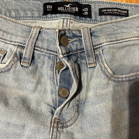 Hollister Low-Rise Crop Boyfriend Jeans. size 00R w23 l25 - Picture 3 of 5